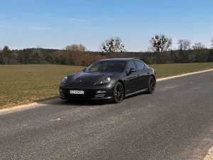 Porsche Panamera 4S 2011