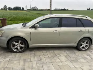 Toyota Avensis II 2005