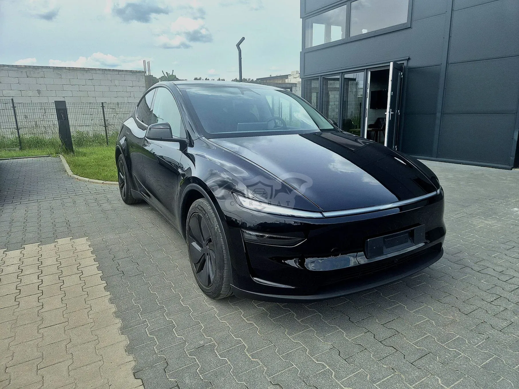 Tesla Model y 2025