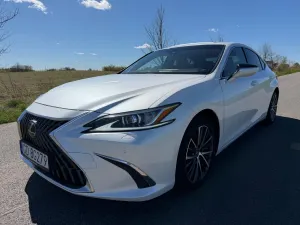 Lexus ES 300h Business Edition 2022