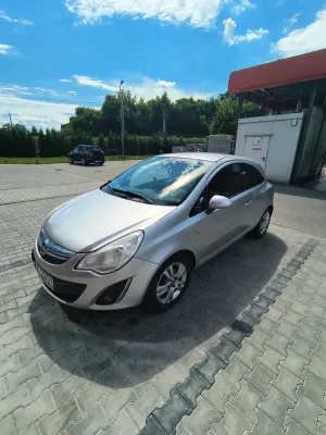 Opel Corsa D 1.4 16V Cosmo 2011