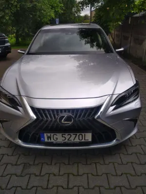 Lexus ES 300h Omotenashi 2023