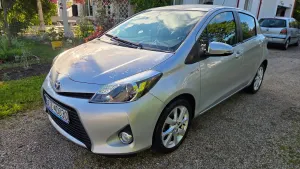 Toyota Yaris III Hybrid 100 Selection Platinum 2013