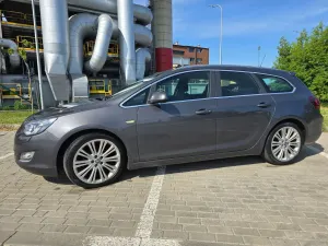 Opel Astra J 1.4 T Sport 2012