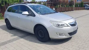 Opel Astra J 1.7 CDTI DPF ecoFLEX Start/Stop Exklusiv 2013