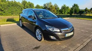 Opel Astra J 1.6 T Sport 2012
