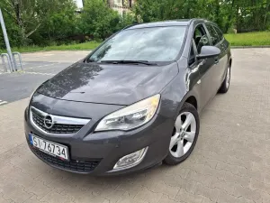 Opel Astra J 1.4 T Sport 2012