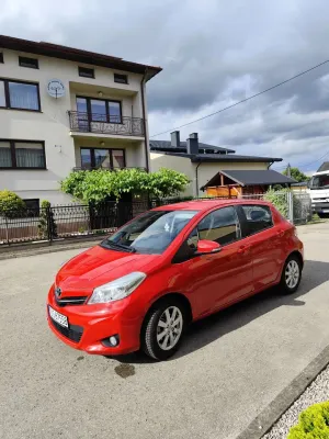 Toyota Yaris III (2011-2019) 1.0 Luna EU5 2012