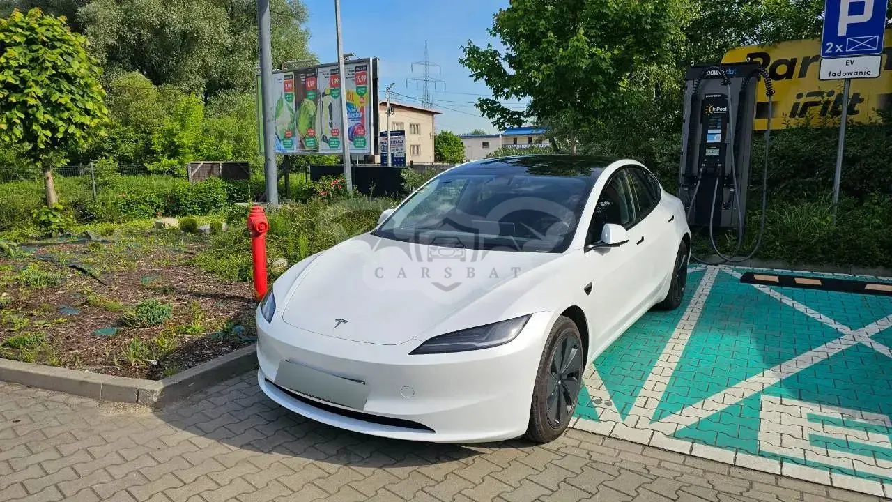 Tesla Model 3 2024