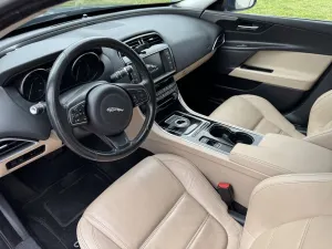 Jaguar XE 2.0 D Prestige 2015