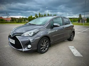 Toyota Yaris III Hybrid 100 Dynamic EU6 2016