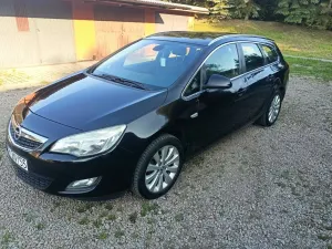 Opel Astra J 1.4 T Sport 2011