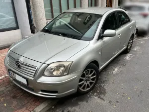 Toyota Avensis II 2.0 D-4D Luna 2005
