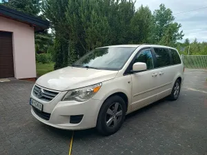 Volkswagen Routan 2011