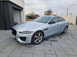 Jaguar XE 2.0 P300 AWD R-Dynamic SE 2022