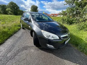 Opel Astra J 1.4 T Sport 2011