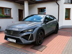Peugeot 408 1.6 Plug-In Hybrid 180 GT EAT8 2024