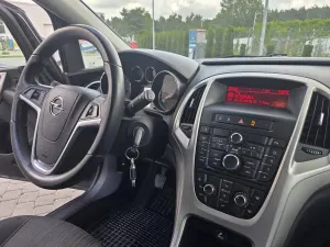 Opel Astra J 2011