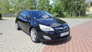 Opel Astra J 1.6 Color Edition 2011