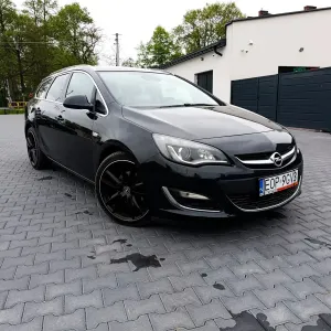 Opel Astra J 2.0 CDTI DPF Sport 2012