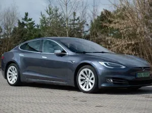 Tesla Model S 2020