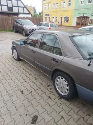 Mercedes-Benz E 1989