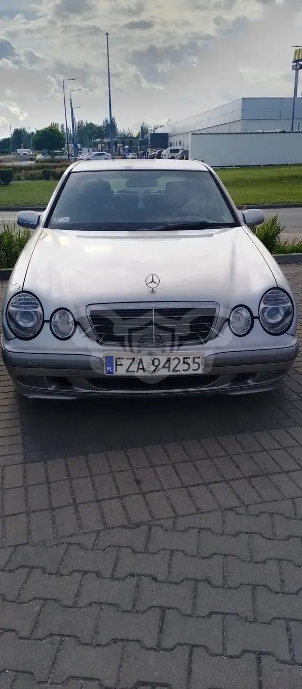 Mercedes-Benz E W210 2001