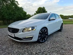 Volvo V60 I D6 AWD Plug-in Hybrid R-Design Summum 2013