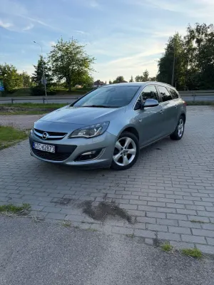 Opel Astra J 1.7 CDTI DPF ecoFLEX TourerStart/Stop Exklusiv 2014