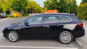 Opel Astra J 1.4 Turbo Sport 2011