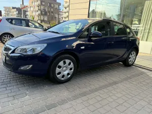 Opel Astra J 1.4 T Enjoy 2012