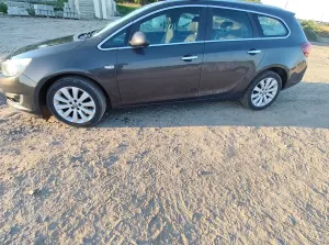 Opel Astra J 1.4 T Sport 2012