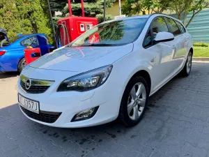 Opel Astra J 1.4 Turbo Edition Sport 2011