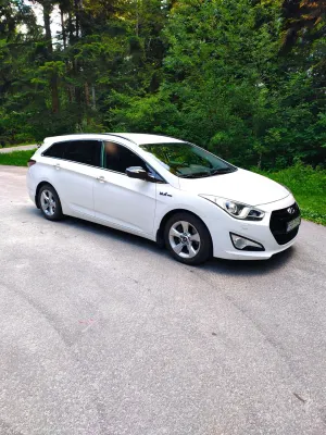 Hyundai i40 Kombi blue 1.6 Classic 2011