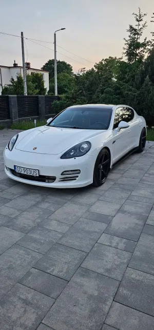 Porsche Panamera 4 2012
