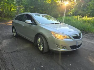 Opel Astra J 1.4 T Cosmo 2011