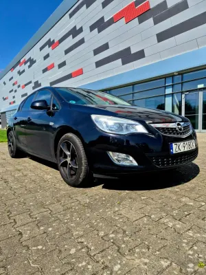Opel Astra J 1.4 T Enjoy 2011