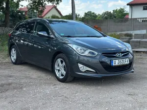 Hyundai i40 Kombi blue 1.6 Family 2012