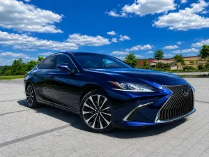 Lexus ES 300h Business Edition + 2021