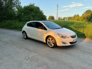 Opel Astra J 1.6 Easytronic Cosmo 2010