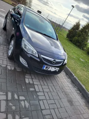 Opel Astra J 1.3 CDTI Essentia S&S 2011