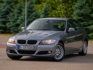 BMW 3 Series E90/E91/E92/E93 318i Edition Exclusive 2011