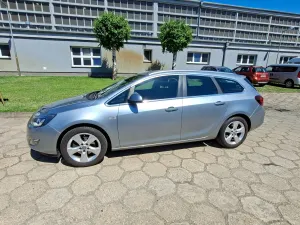 Opel Astra J 1.6 T Sport 2011
