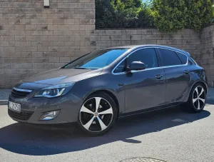 Opel Astra J 1.6 T Cosmo 2010