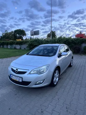 Opel Astra J 1.6 Enjoy 2010