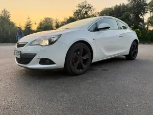 Opel Astra J 1.4 T Sport 2012