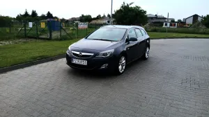 Opel Astra J 1.4 T Sport 2011
