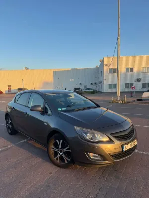 Opel Astra J 1.7 CDTI 2011