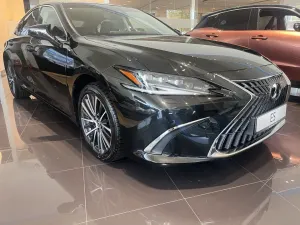 Lexus ES 300h Prestige 2025