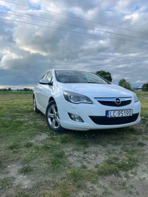 Opel Astra J 1.6 T Sport 2011